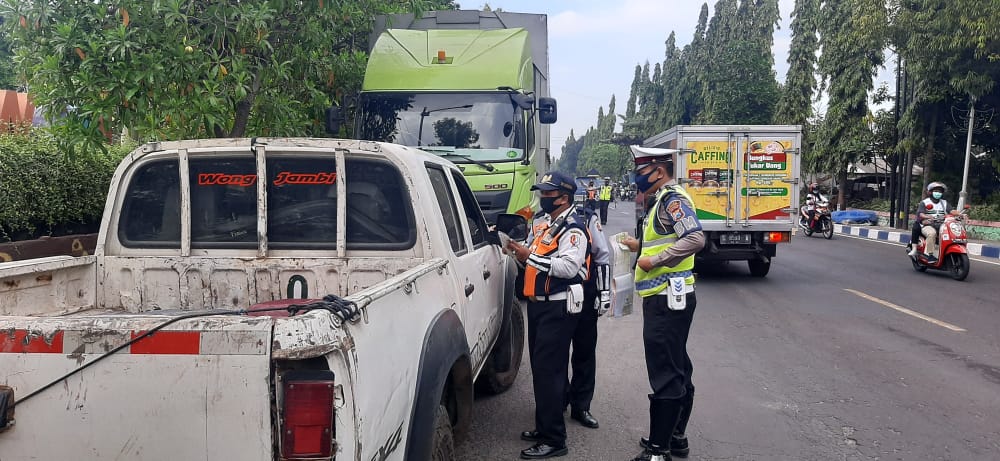 TIM GABUNGAN DINAS PERHUBUNGAN KABUPATEN BOJONEGORO LAKUKAN OPERASI KESTIB