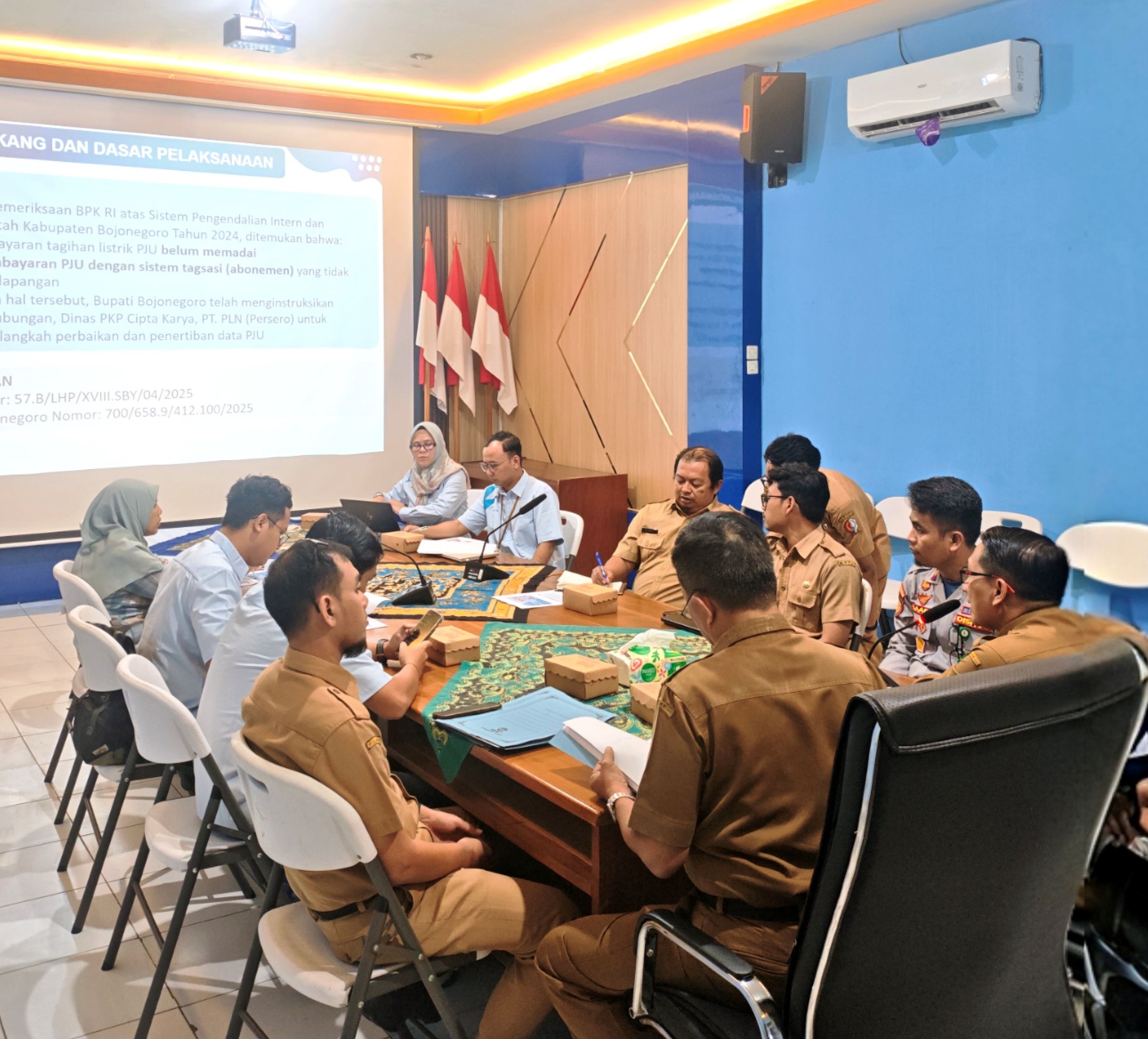 Dishub Bojonegoro Bersinergi dengan DPKPCK dan PLN dalam Penataan Data PJU