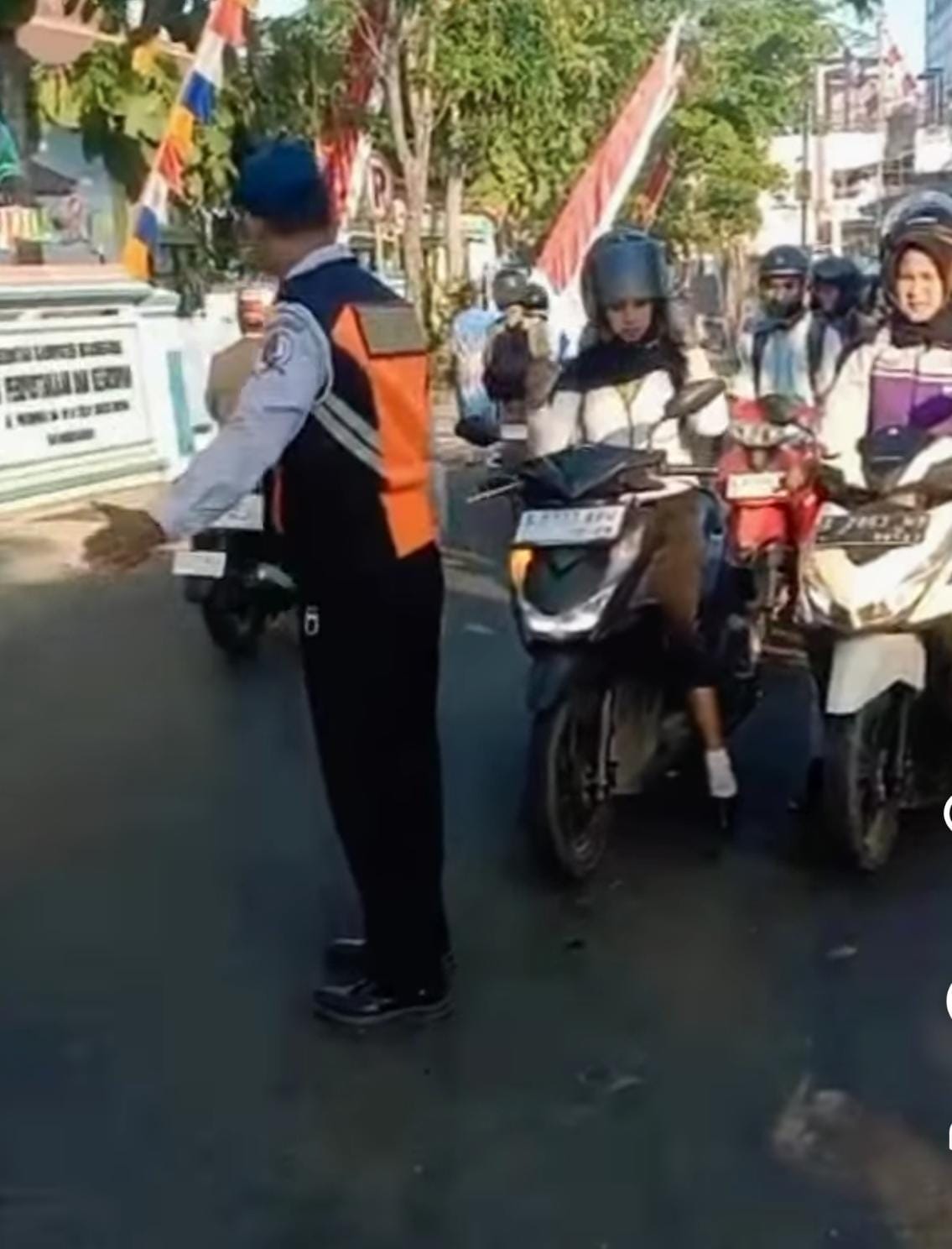 Kawal Kelancaran Jalan, Personel Dishub Siaga di Titik Rawan