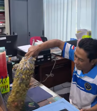 Tingkatkan Kenyamanan Lingkungan Kerja, Dishub Bojonegoro Gelar Giat Jumat Bersih
