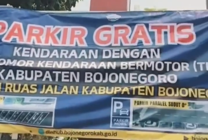 Masifkan Sosialisasi Parkir Gratis, Dishub Pasang Banner Informasi di Tujuh Titik Strategis