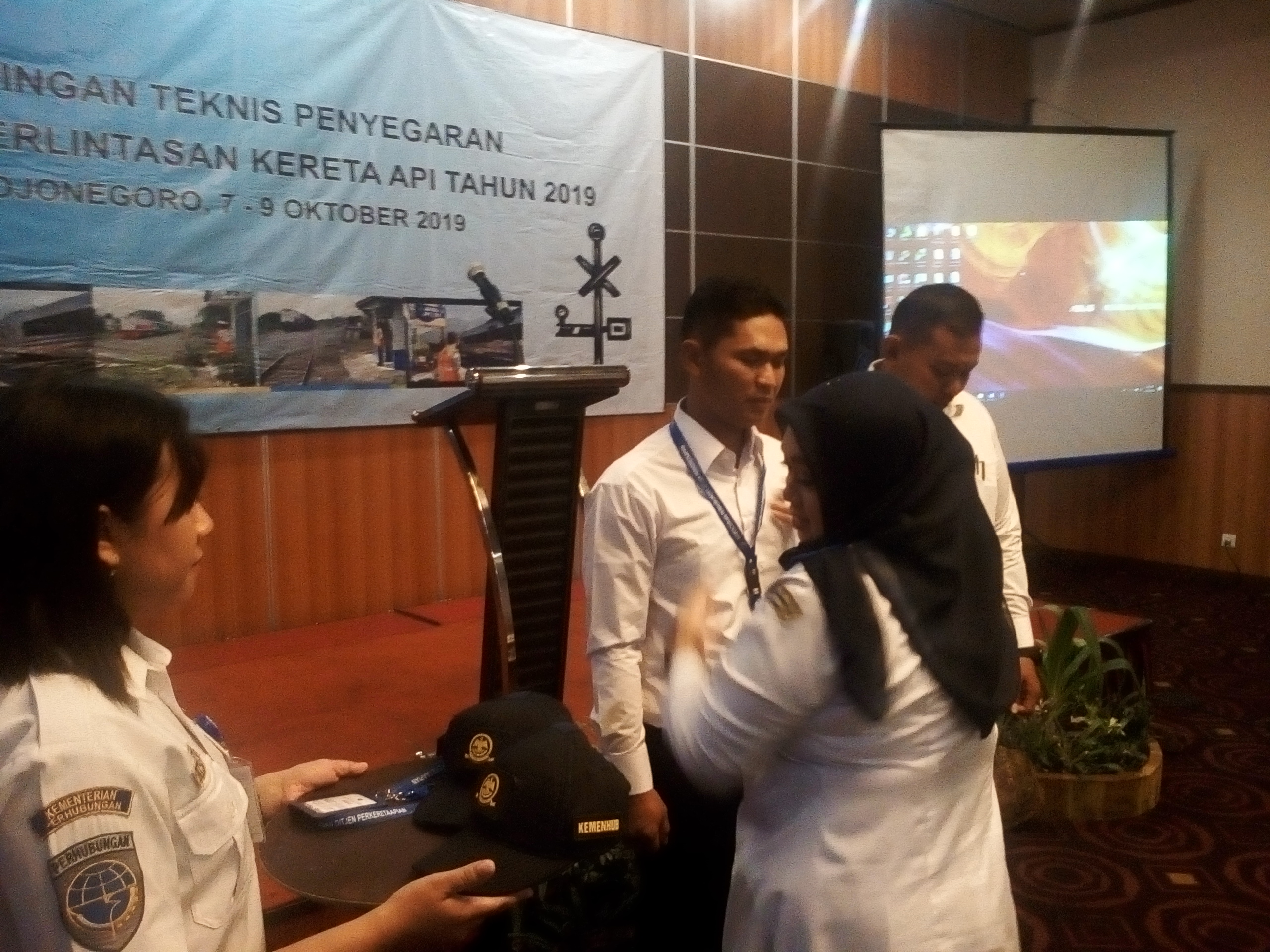 Bimbingan teknis penyegaran penjaga perlintasan ke
