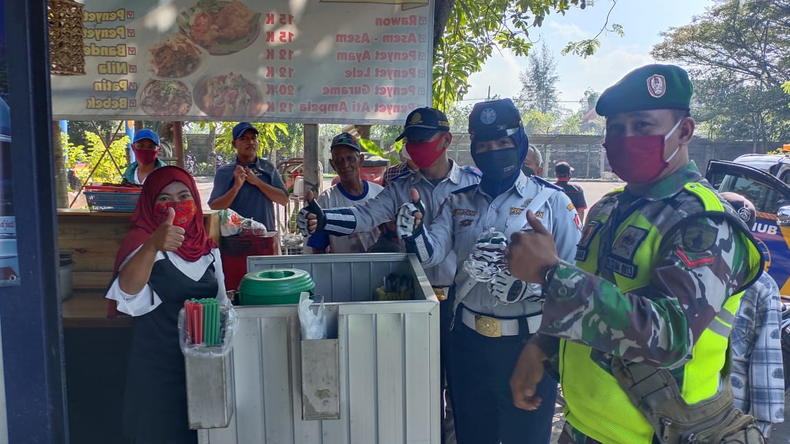 Kegiatan Bagi Masker Gratis